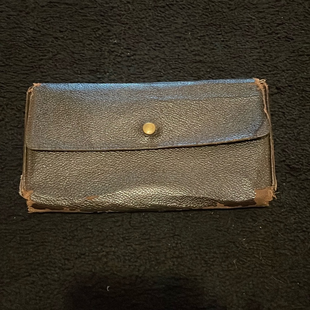 Louis Vuitton Sarah wallet